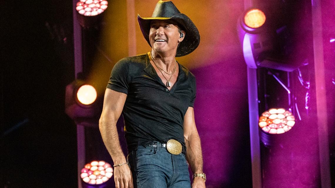 Tim McGraw Brings Standing Room Only Tour 2024 to Wells Fargo