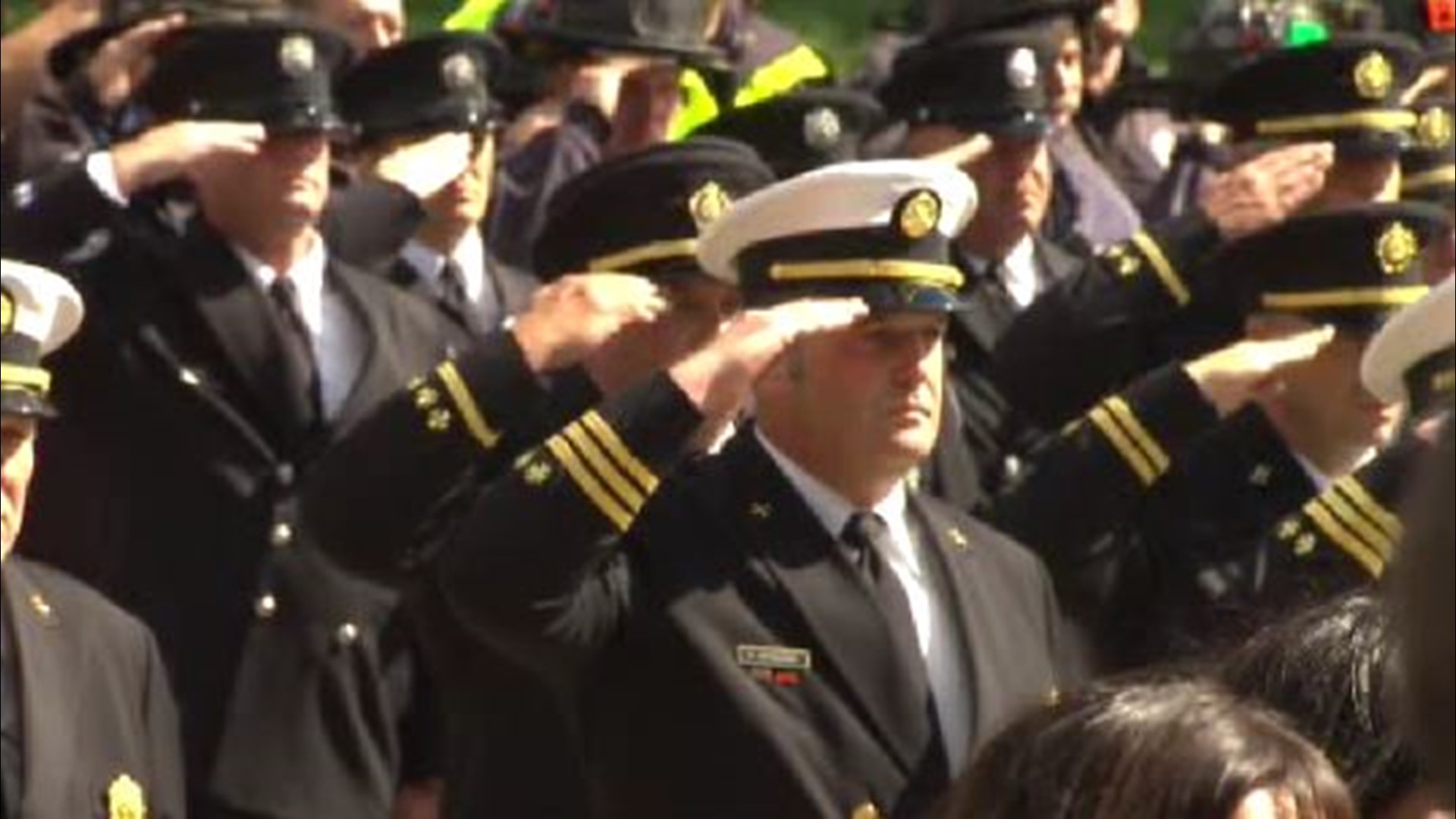 columbus-firefighters-honor-those-who-answered-their-last-alarm-10tv