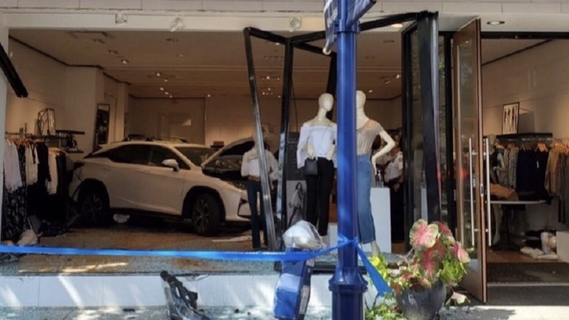 Driver Crashes Suv Into Store At Easton Town Center 10tv Com