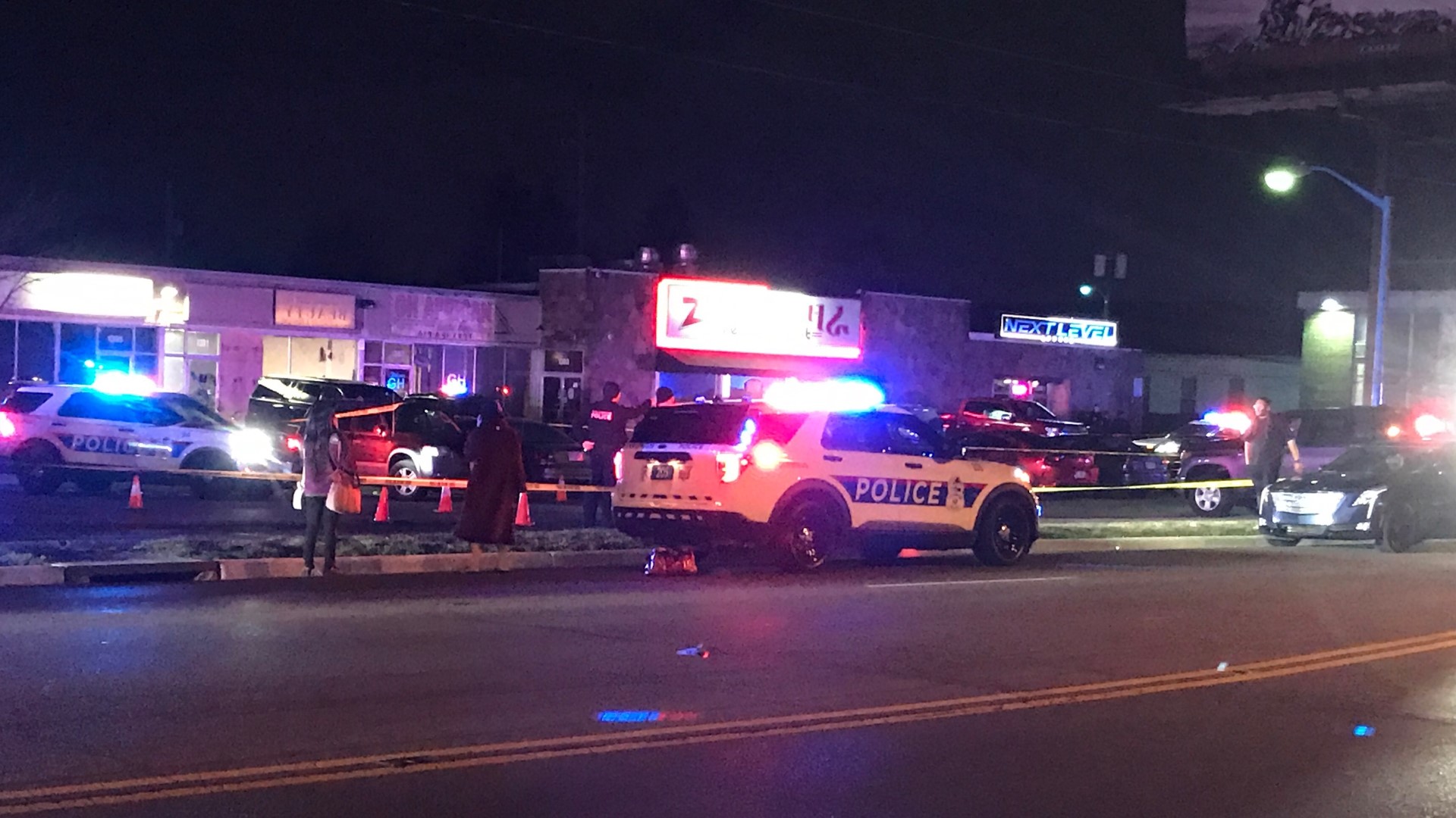 The shooting happened on the 1400 block of South Hamilton Road near a shopping plaza just after 2 a.m.