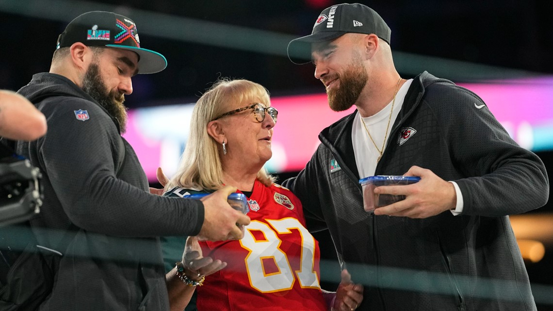 Eagles center Jason Kelce and his pregnant wife are bringing her OB-GYN to  the Super Bowl