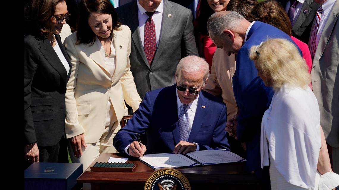 Biden signs CHIPS Act, paving the way for Intel's move into central Ohio