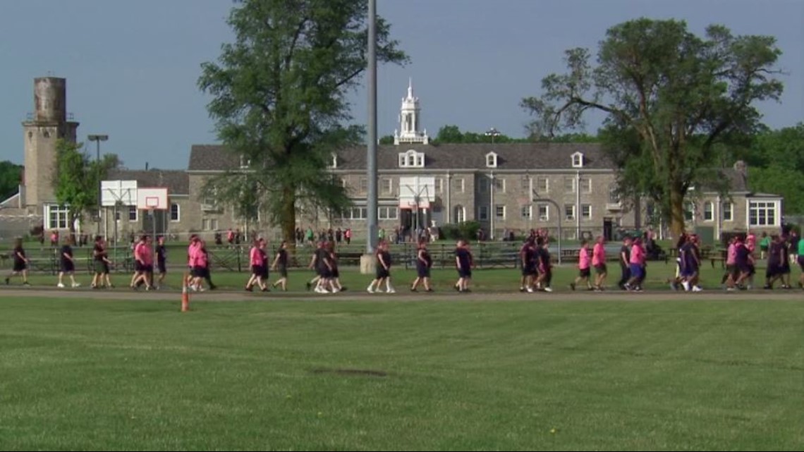 Marysville prison holds annual 5k event to raise money for breast