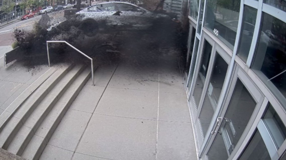 Video shows Tesla crashing into Columbus convention center at 70 mph