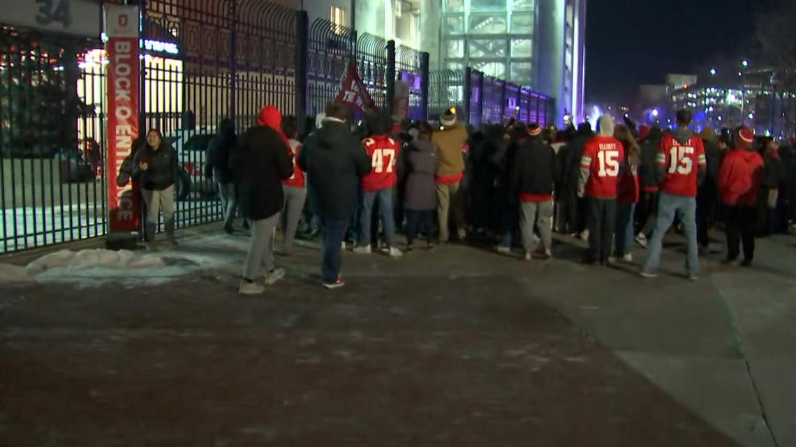 Fans storm Ohio Stadium after Ohio State's national championship win ...