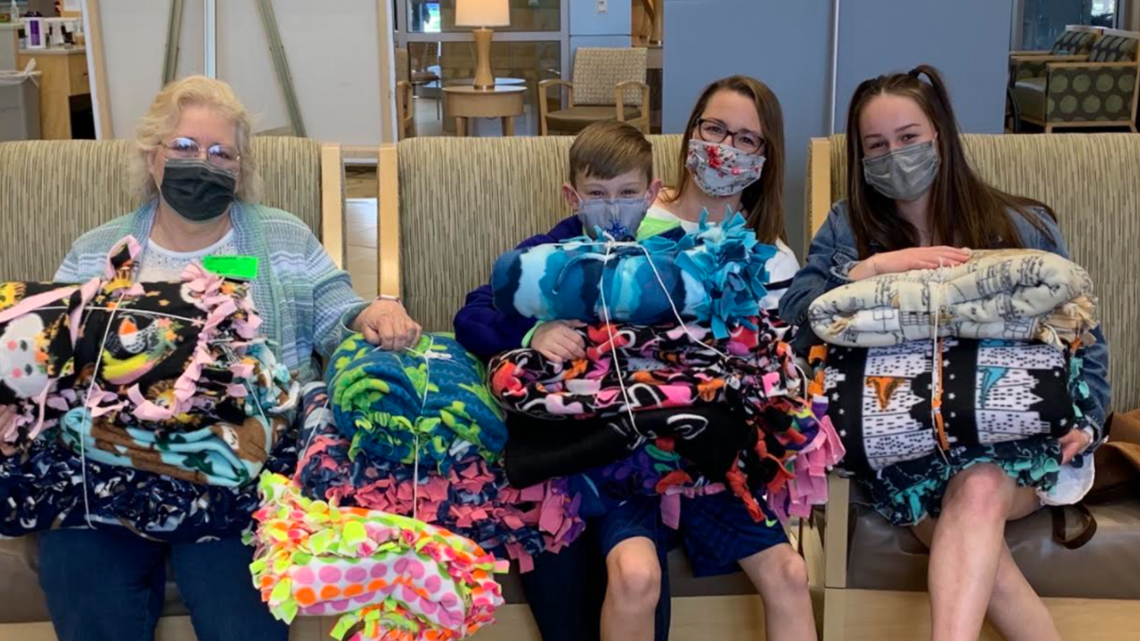 Olentangy Local School District students make blankets for hospital