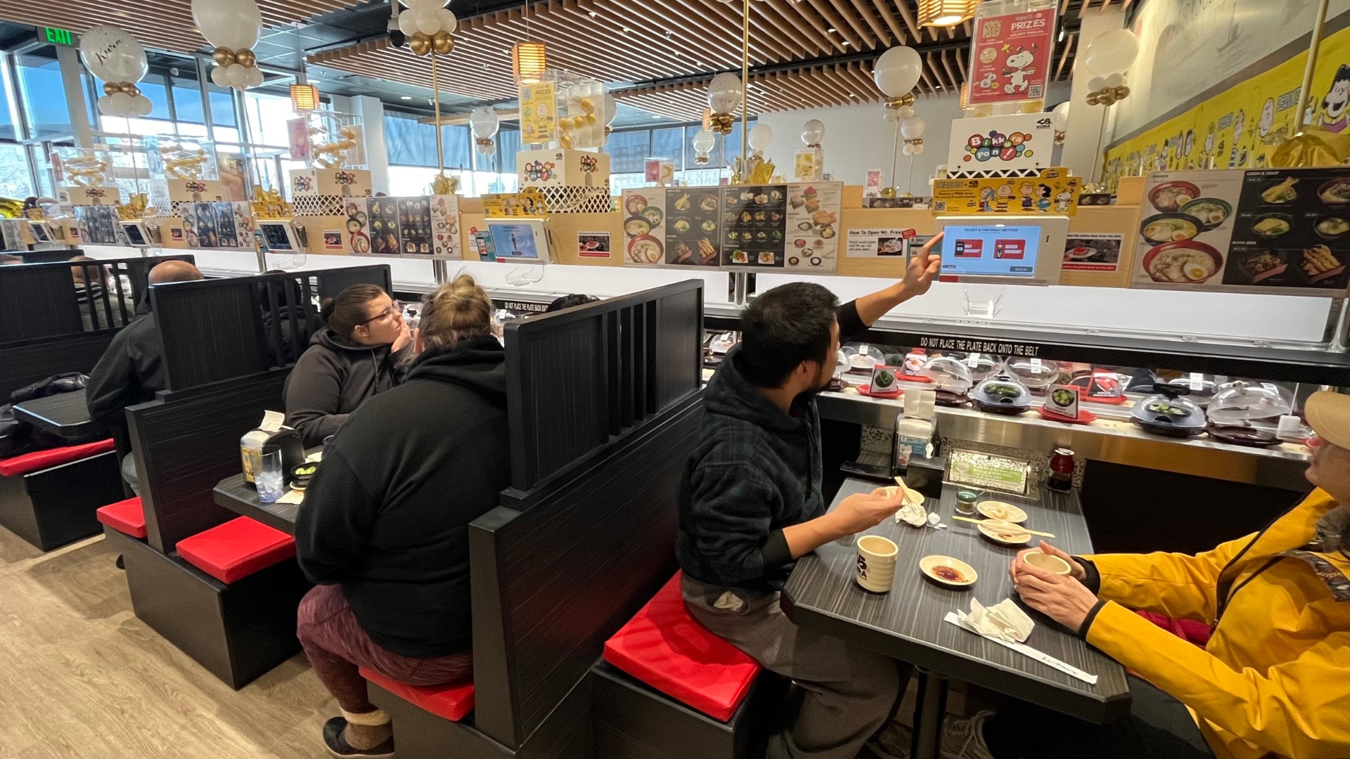New revolving sushi bar opens in Polaris