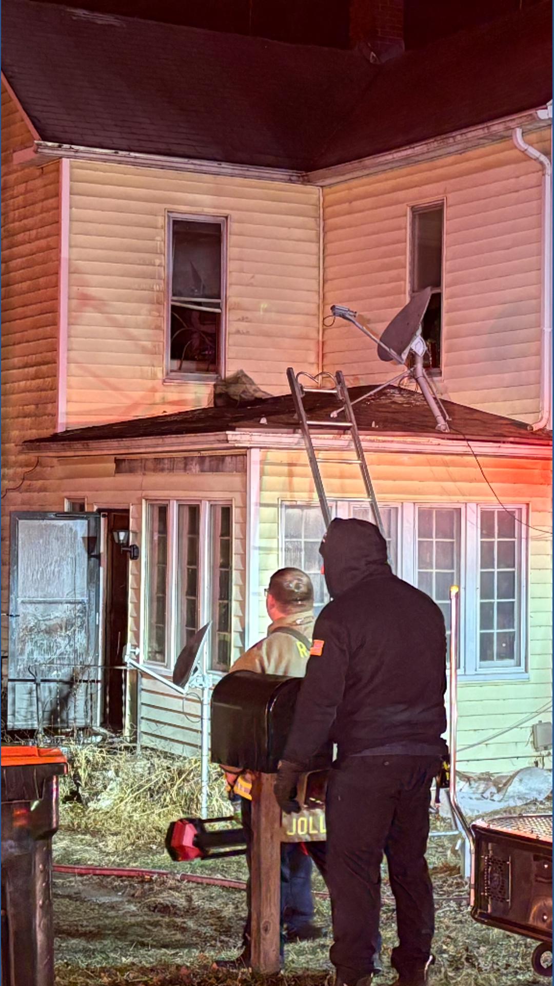 1 dead, 1 hospitalized after house fire in Licking County | 10tv.com