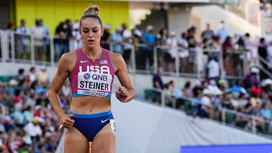 Abby Steiner helps USA win gold in 4x400meter relay