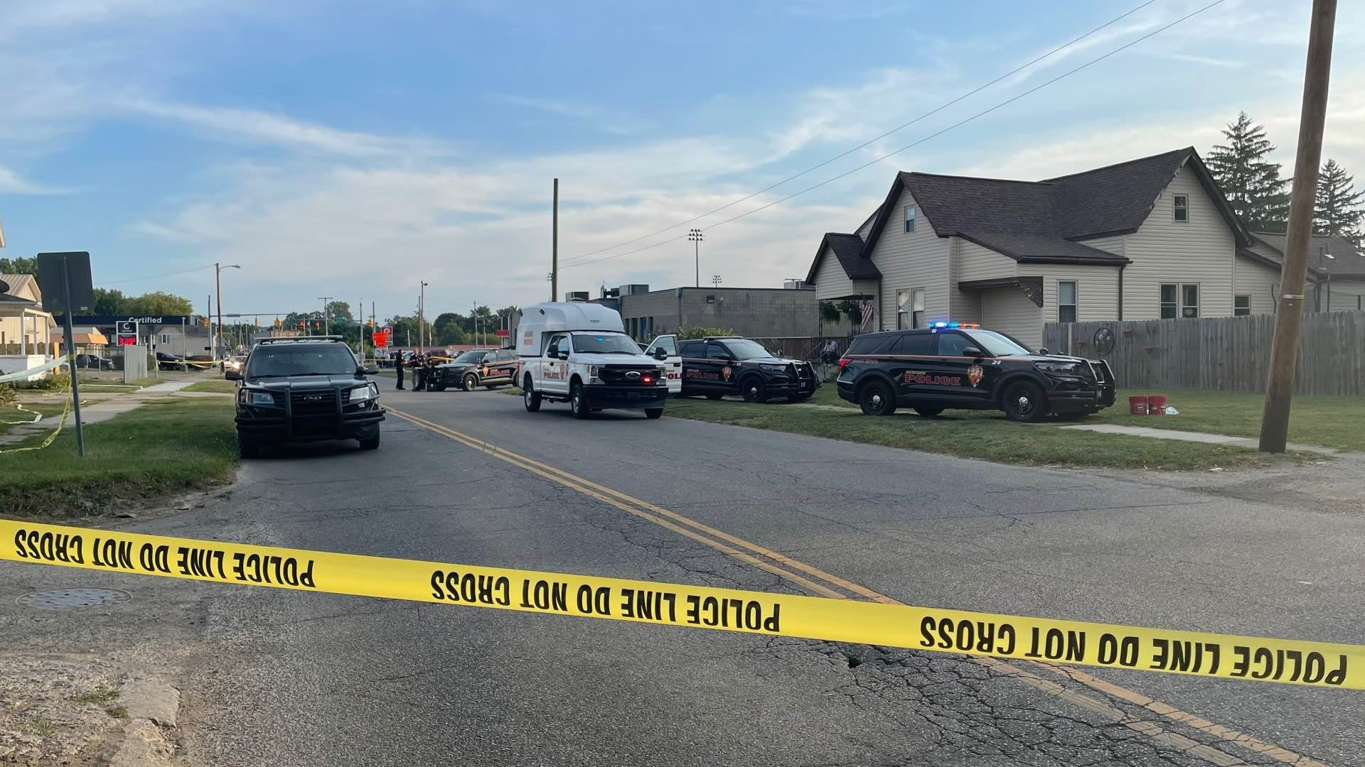 The Newark Division of Police said the shooting happened behind a house in an alley on North 11th Street around 4:30 p.m.