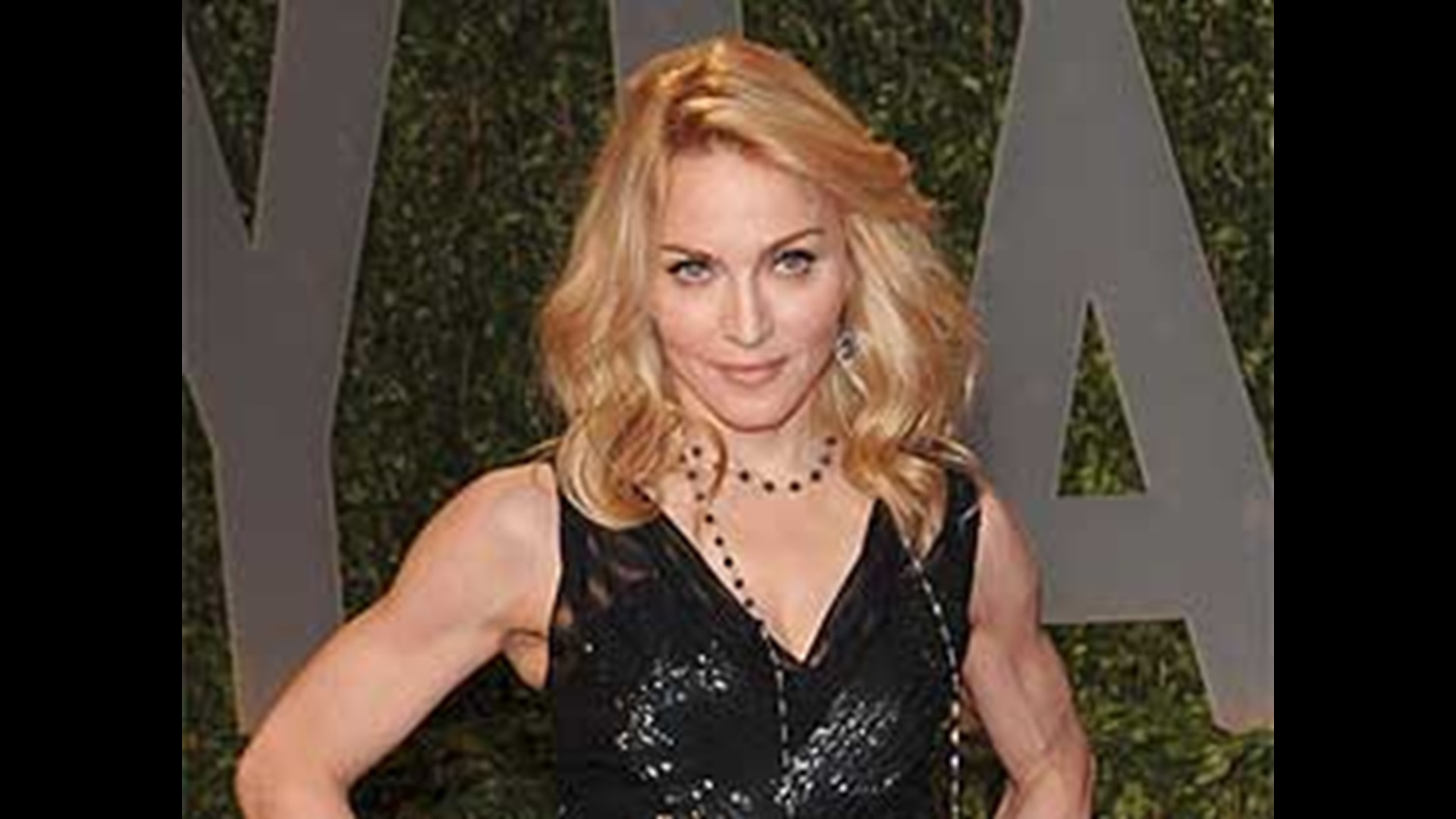 Madonna's Adoption Ruling Delayed(00)