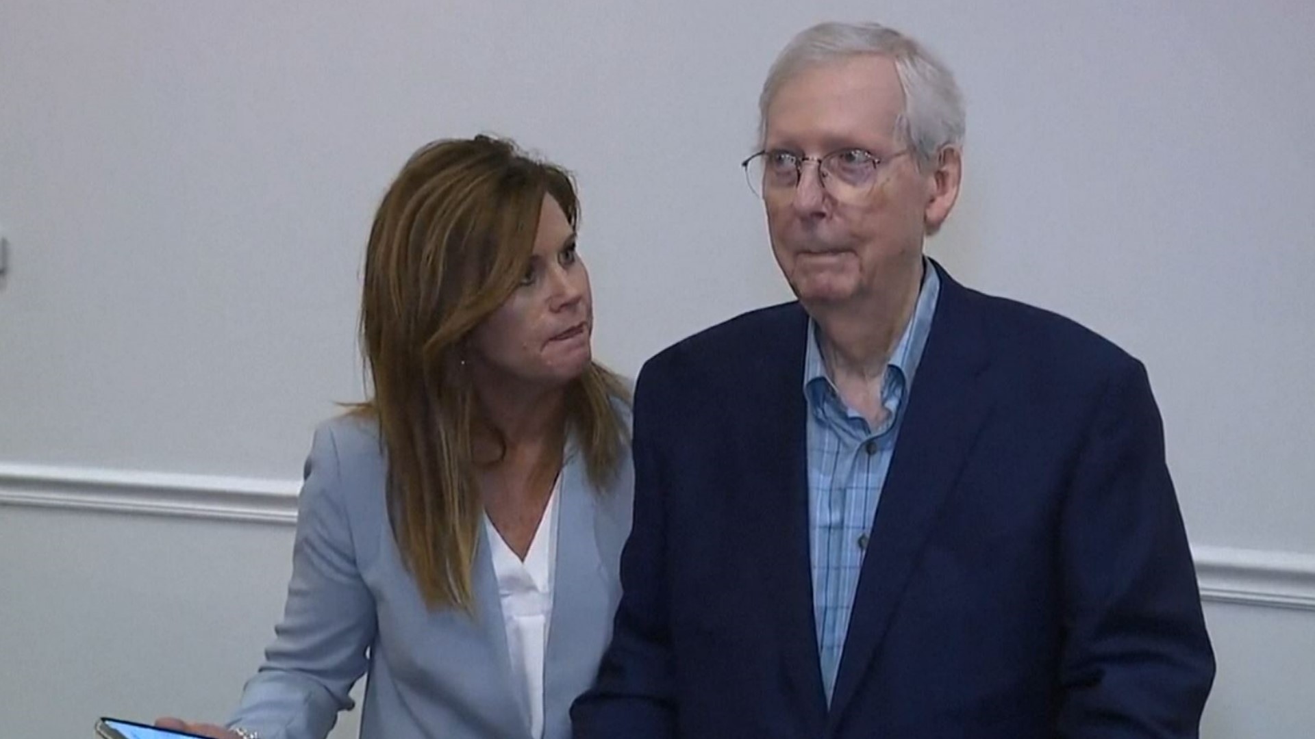 Senate Republican leader Mitch McConnell appeared to briefly freeze up and was unable to answer a question from a reporter at an event in Kentucky on Wednesday.