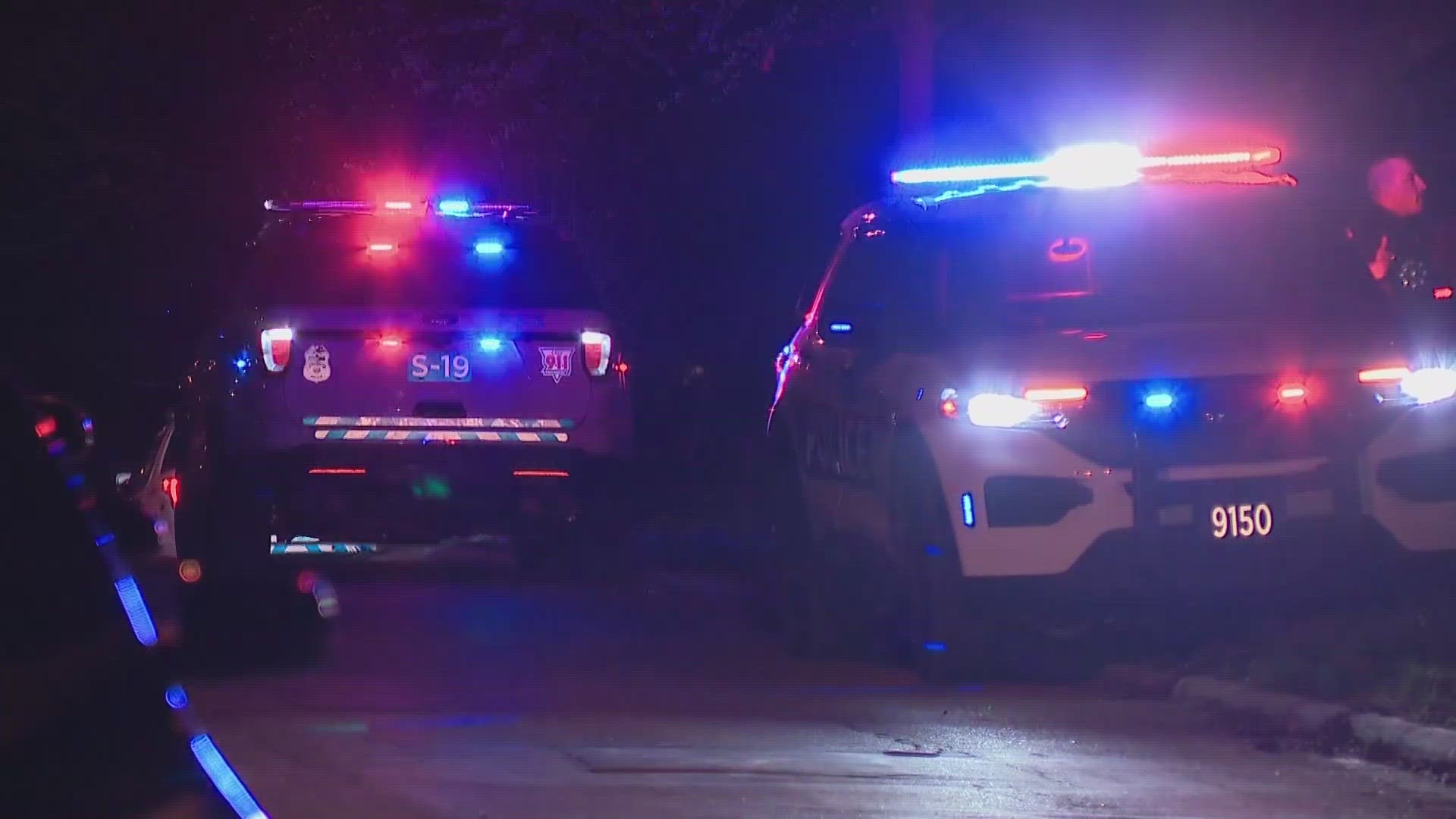 Police said the shooting happened around 10:15 p.m. in the 200 block of North Oakley Avenue.