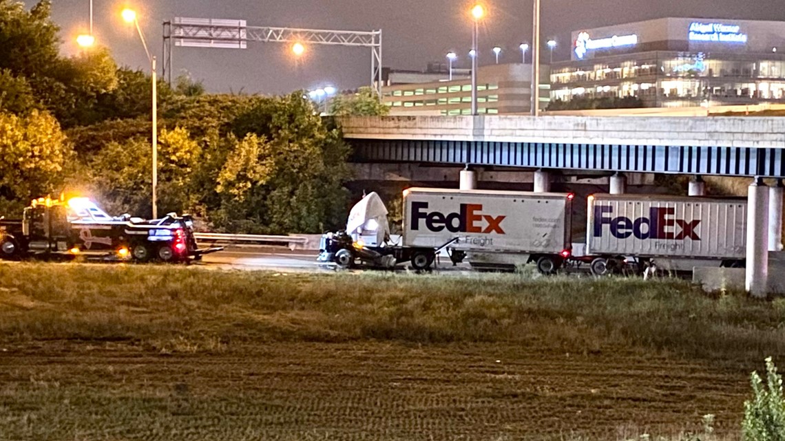 I 70 Ramp To I 71 North Near Downtown Reopens After Semi Crashes Into