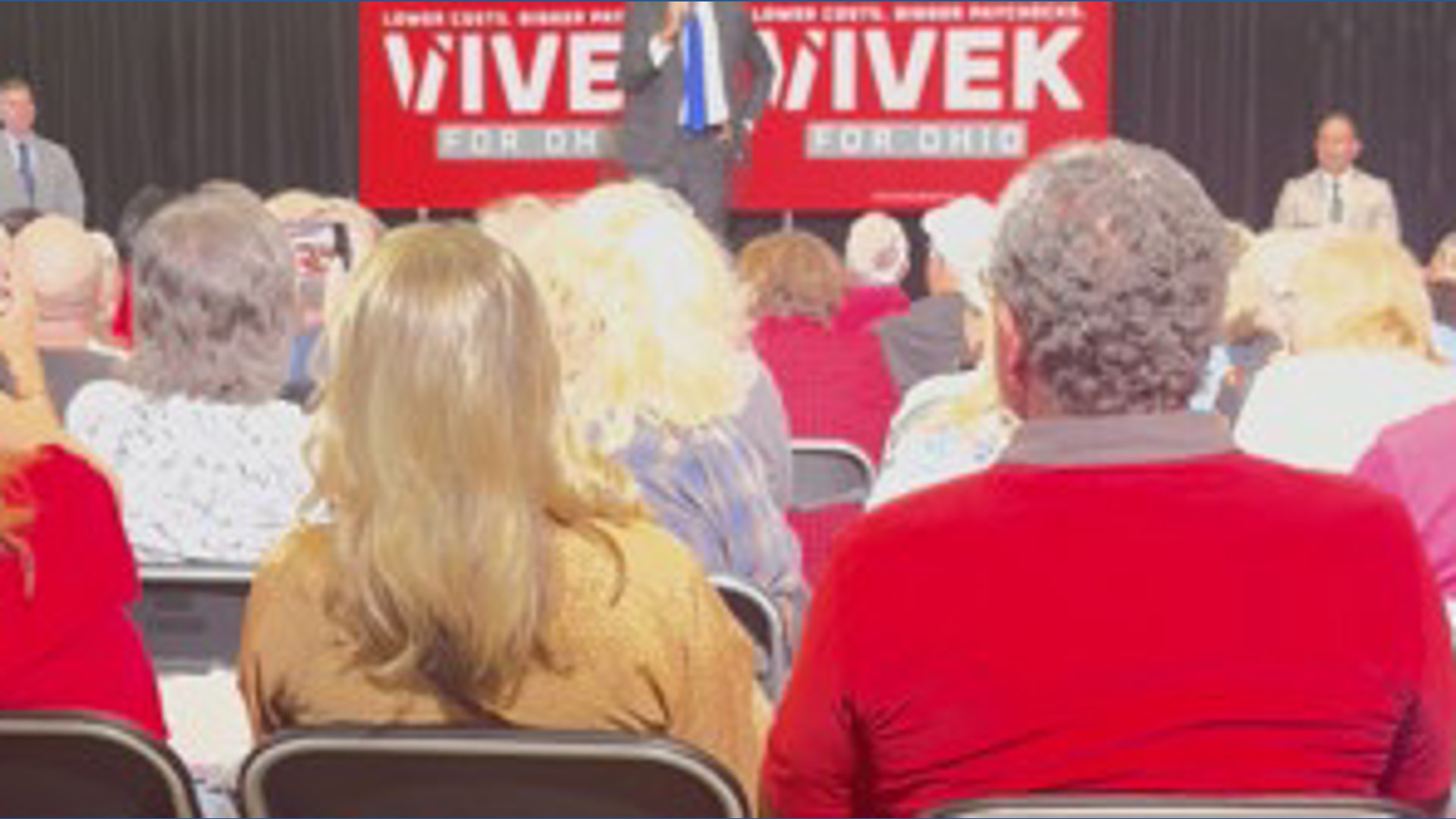 Man interjects and yells at Vivek Ramaswamy during town hall event ...