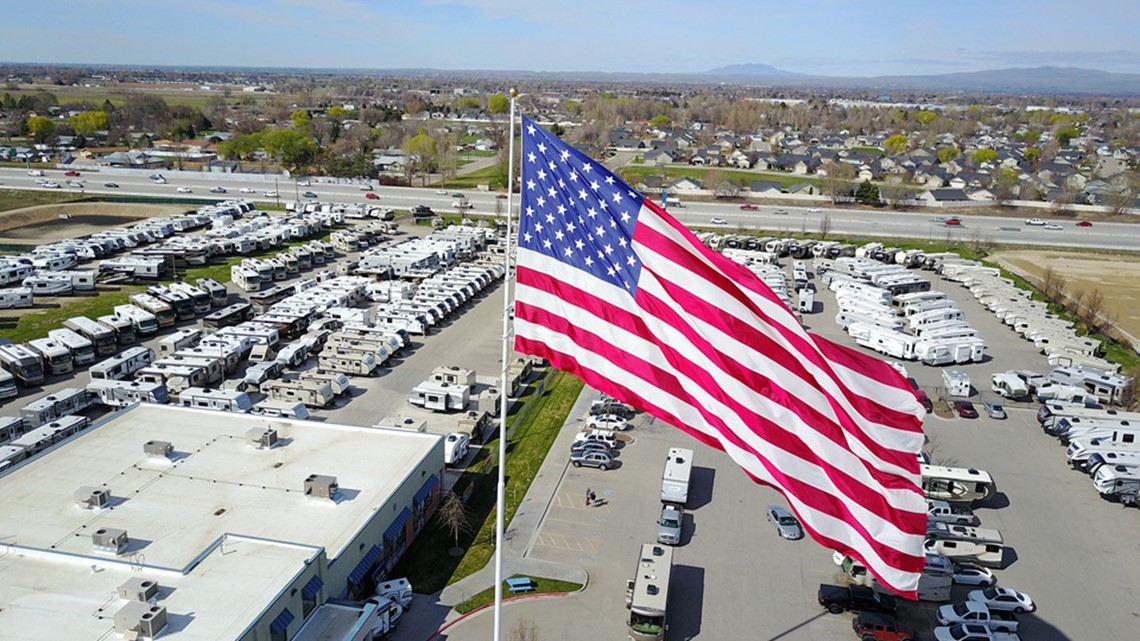 Carson, CALIFORNIA, USA. 18th Nov, 2018. A giant flag was unfurled