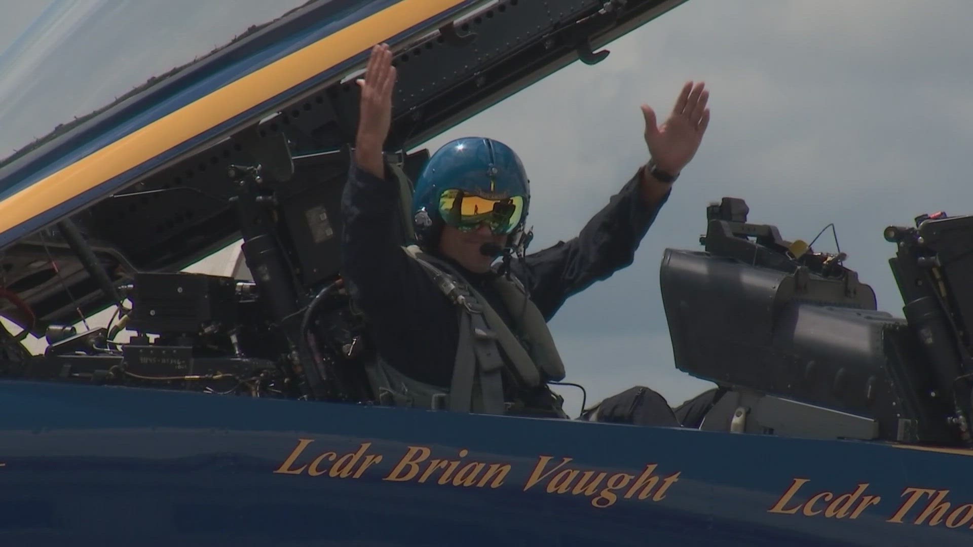 Former Ohio State player flies with Blue Angels ahead of Columbus Air