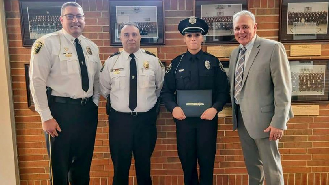 Officer saves woman who was choking at Circleville Pumpkin Show - Vimarsana News