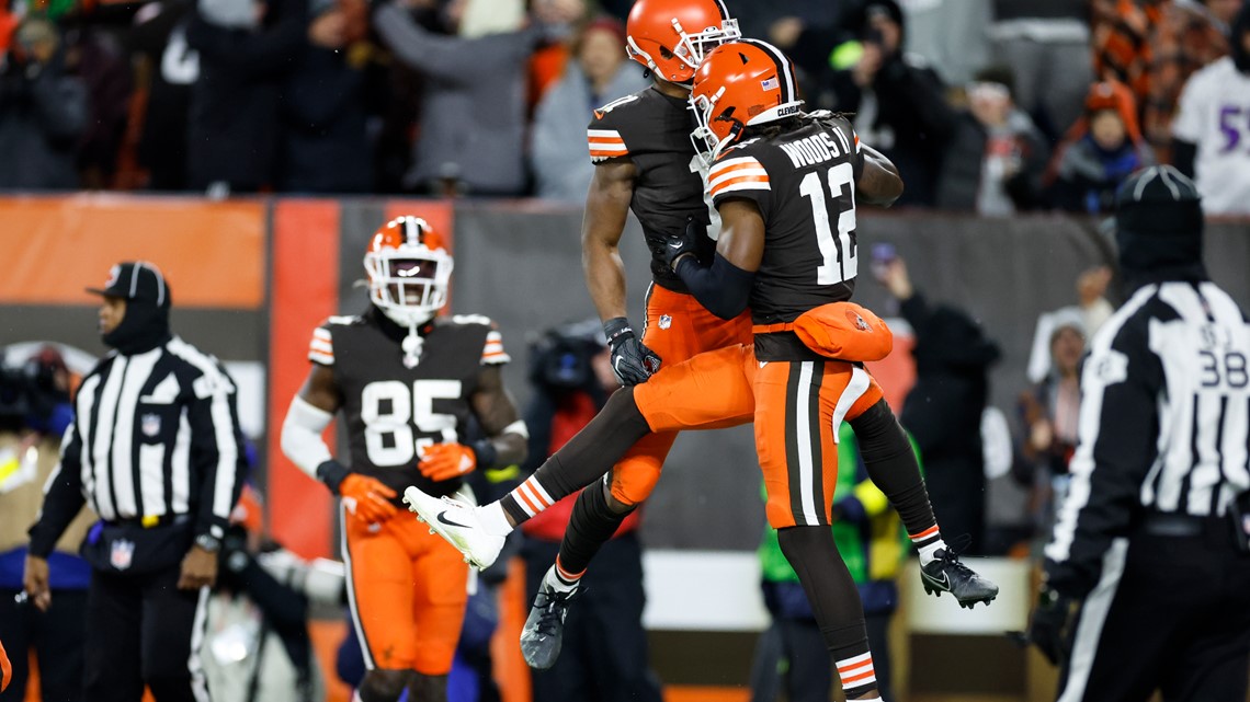 Watson throws TD, wins home debut as Browns defeat Ravens 13-3