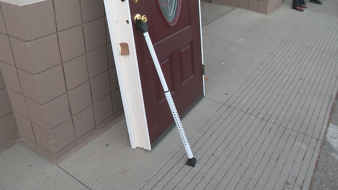 Officer's concern leads to donation of 500 door security bars for Columbus residents - Vimarsana News