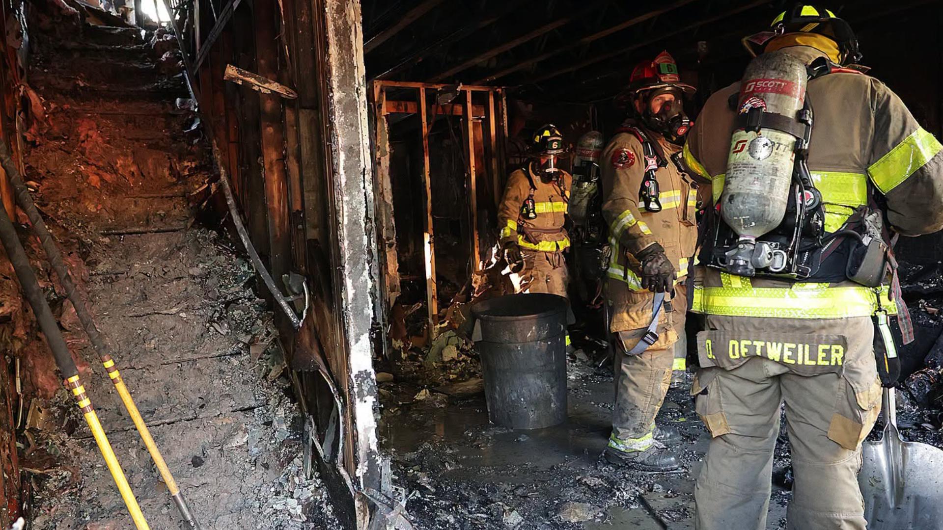 Firefighters battle fire at north Columbus apartment complex | 10tv.com