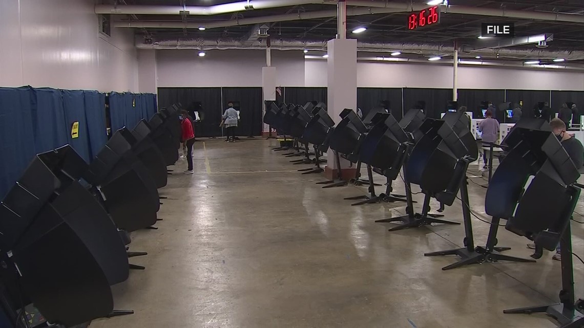 Nowdefunct strip club Kahoots files lawsuit against vice officers