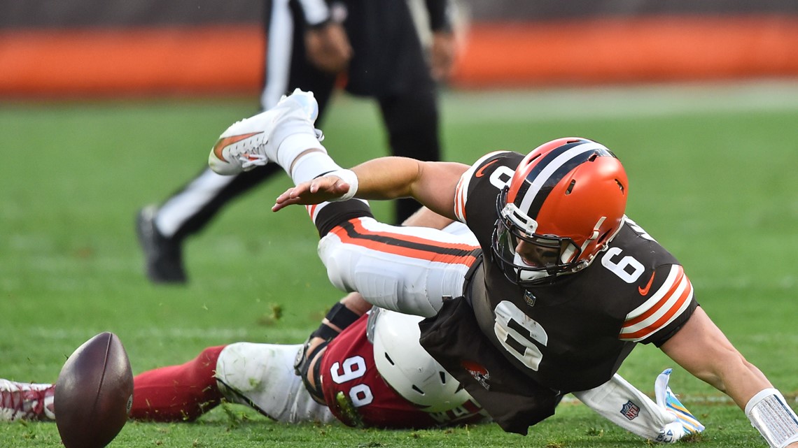 Murray throws 4 TD passes, unbeaten Cardinals batter Browns