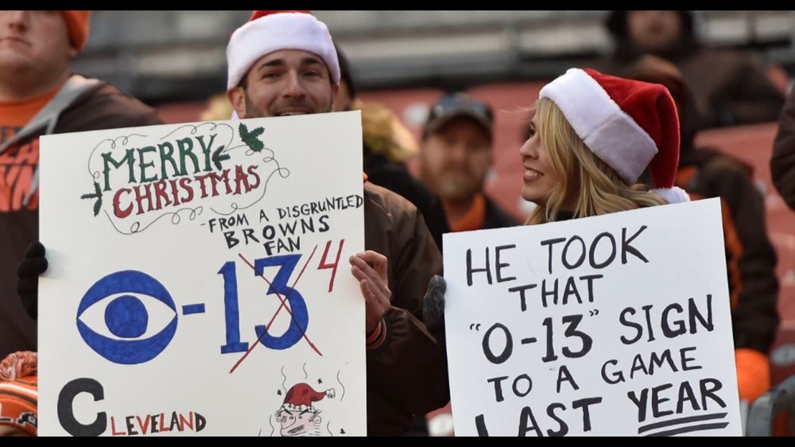 Browns fans protest 0-16 season with parade