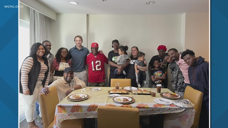 Charlotte hockey player invited to Thanksgiving dinner after helping woman with her groceries