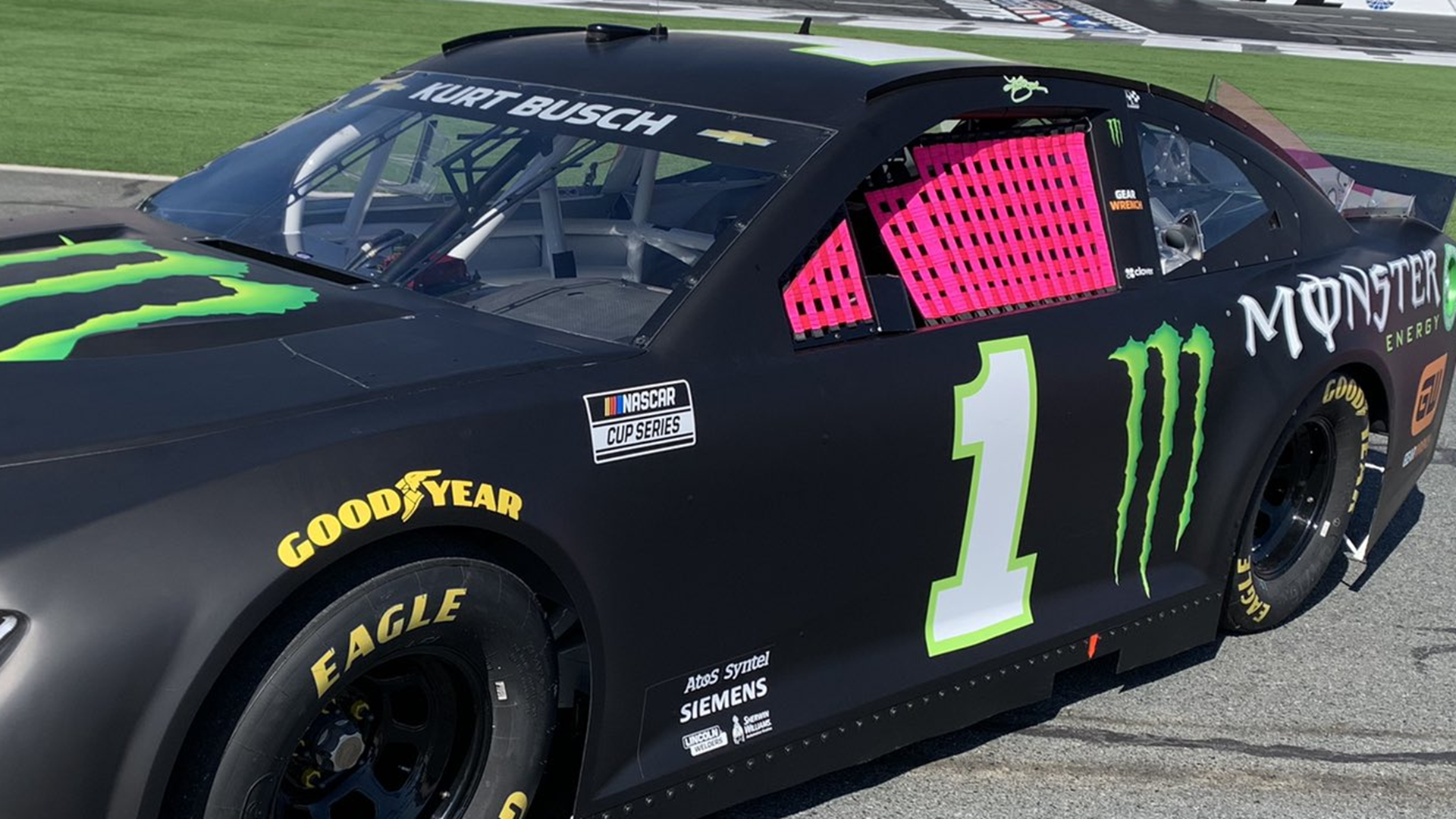 A pitstop wall at Charlotte Motor Speedway is being painted pink in honor of breast cancer survivors.