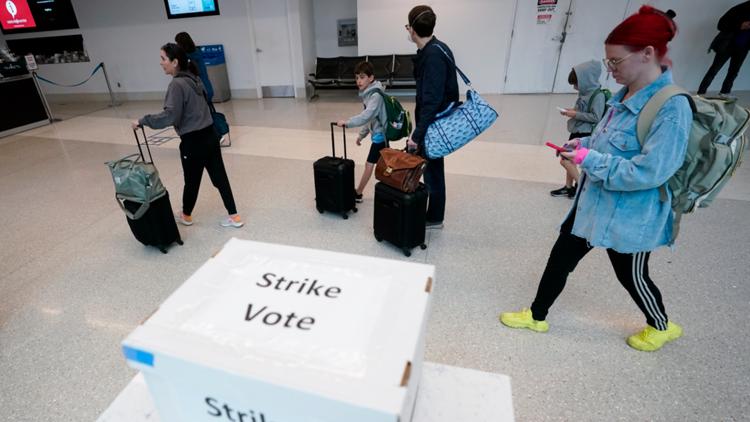 Charlotte airport workers voting on whether to strike during Thanksgiving