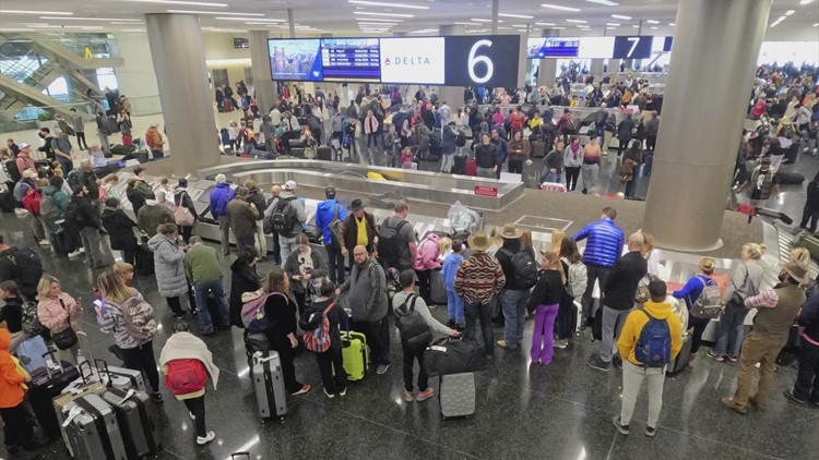 Senators propose legislation to protect travelers' rights after Southwest holiday chaos
