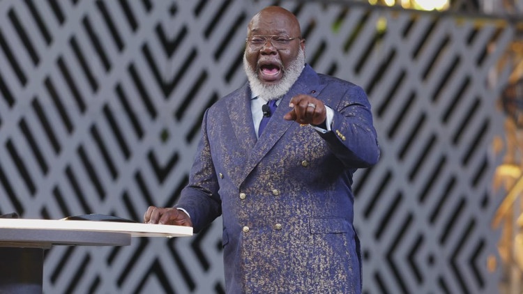 Bishop T.D. Jakes reveals he underwent emergency surgery after medical incident