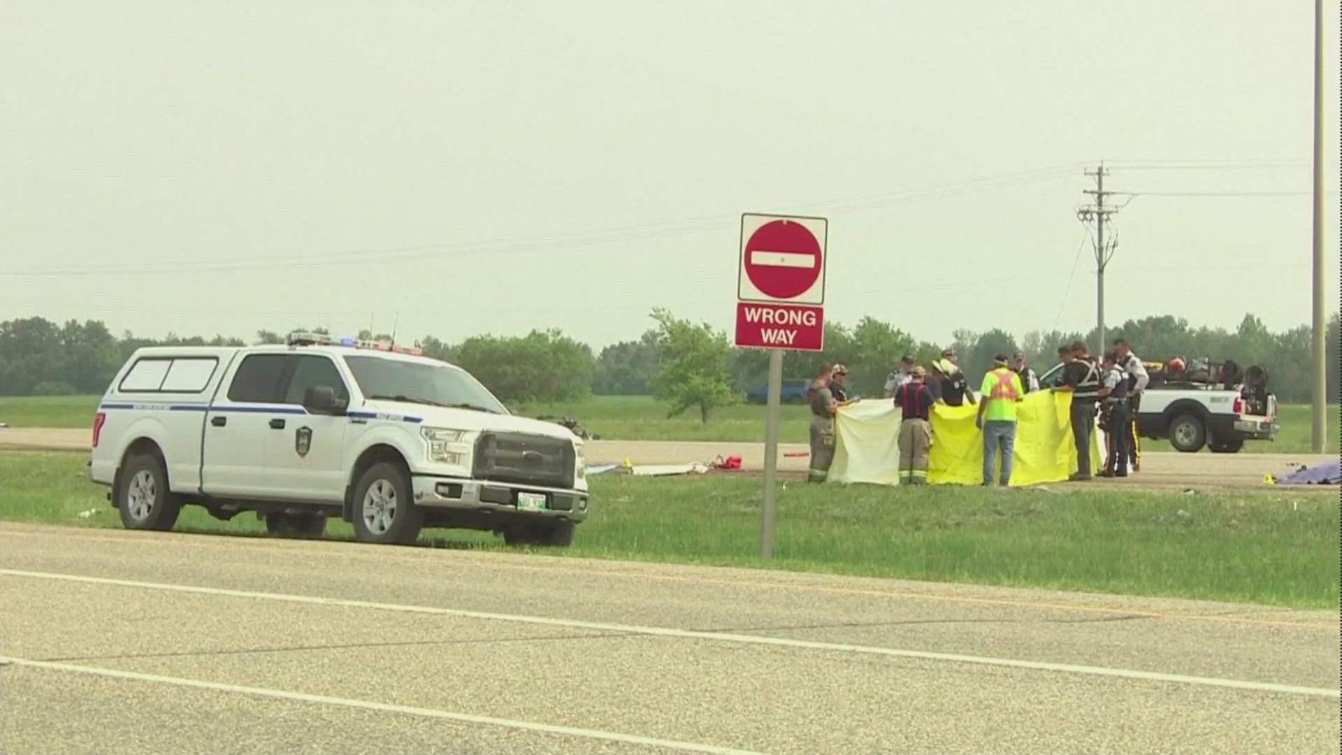 15 die when truck collides with hockey team's bus in Canada