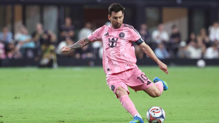 What is a free kick? Understanding soccer's most common action
