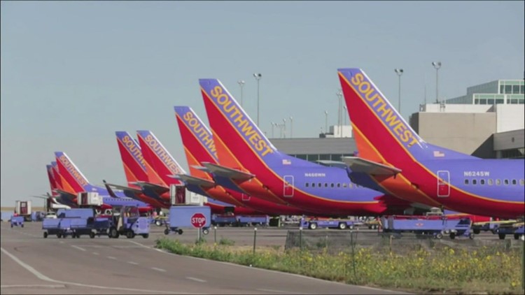 Southwest cancels more than 1,000 weekend flights