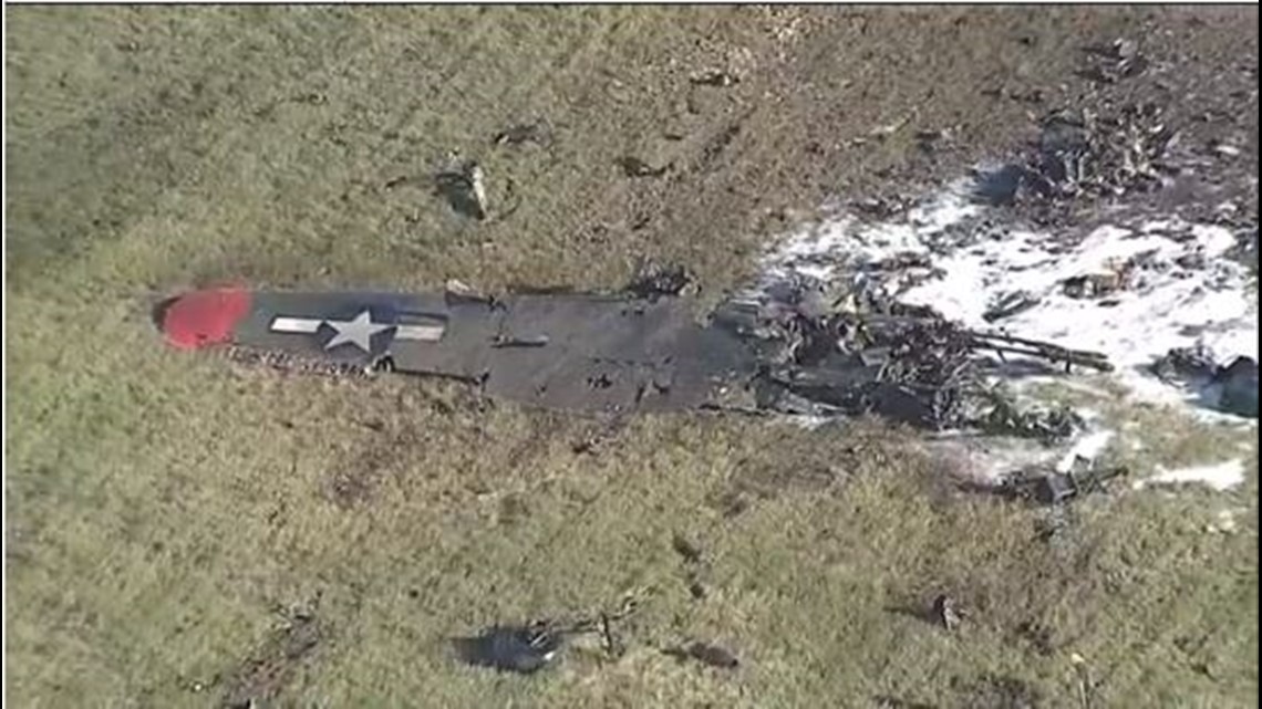 Video Two planes crash at Dallas air show