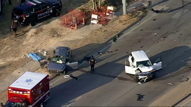 1 person killed, 2 people hospitalized after 3-vehicle crash in southern Dallas, officials say