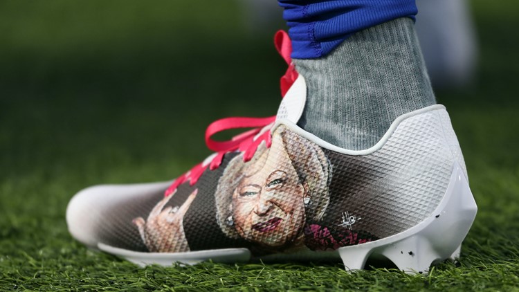 Bills' Diggs pays tribute to Betty White with his cleats