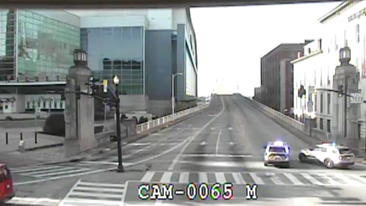 1 killed in moped crash on Clark Memorial Bridge connecting southern Indiana and Louisville