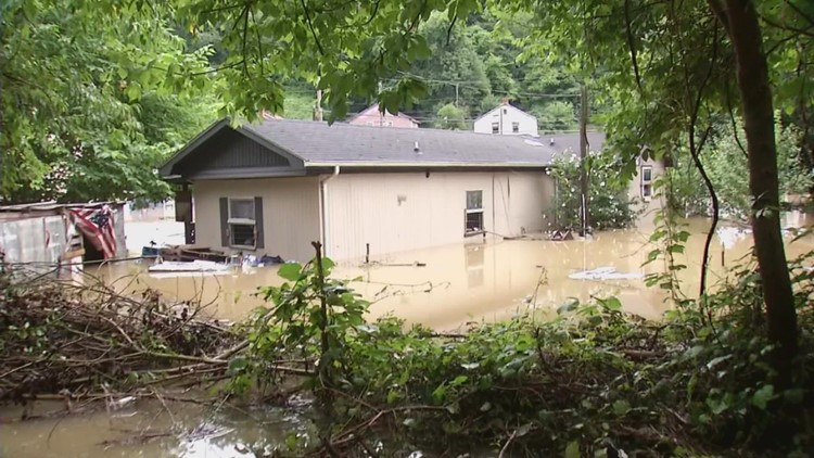 25 people killed in catastrophic flash flooding in eastern Kentucky