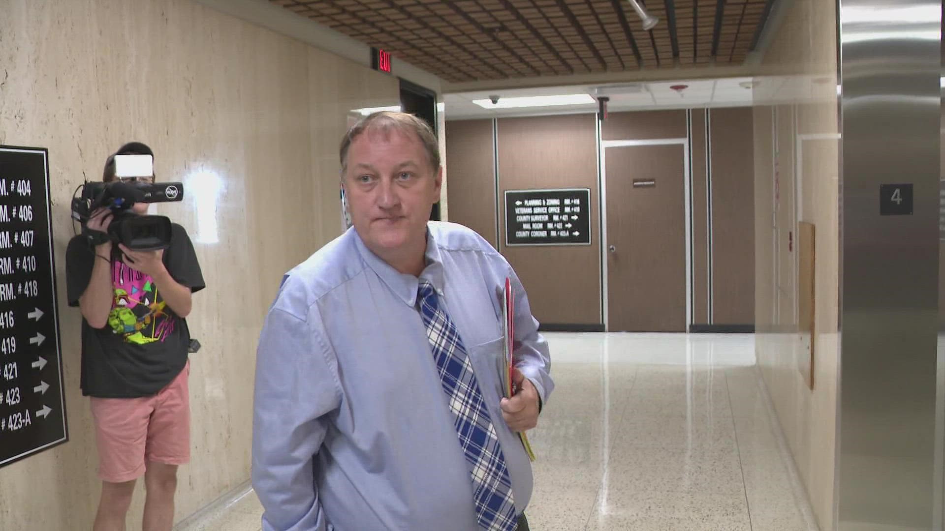 Indiana funeral director pleads guilty to 40 theft counts