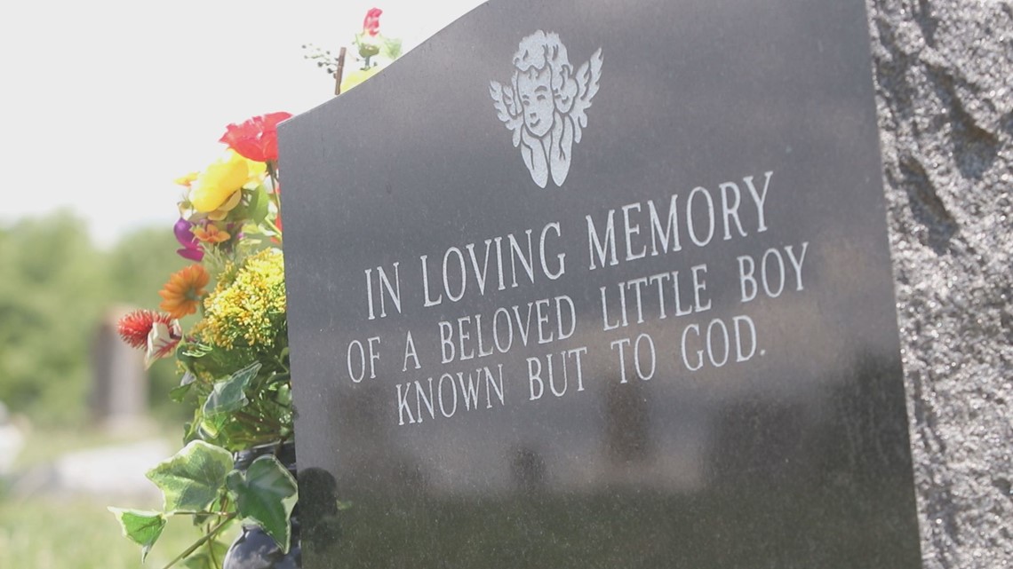 Unnamed boy found in suitcase in Indiana laid to rest in Salem - Vimarsana News