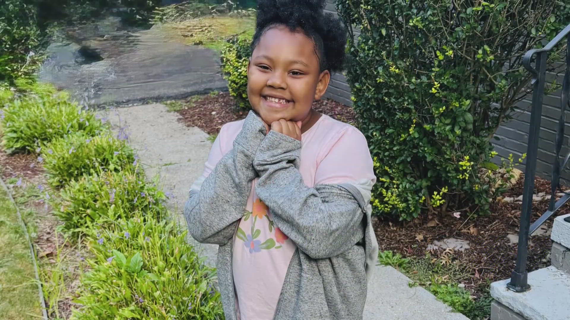 8-year-old Mireya Moody now thrives after receiving a life-saving hear transplant from Maddie Schein.