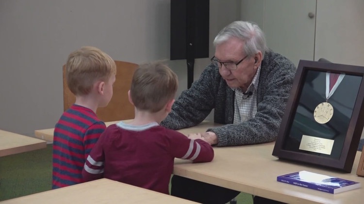 90-year-old man, 4-year-old boy bond over shared diabetes diagnosis | 'Don't be afraid'