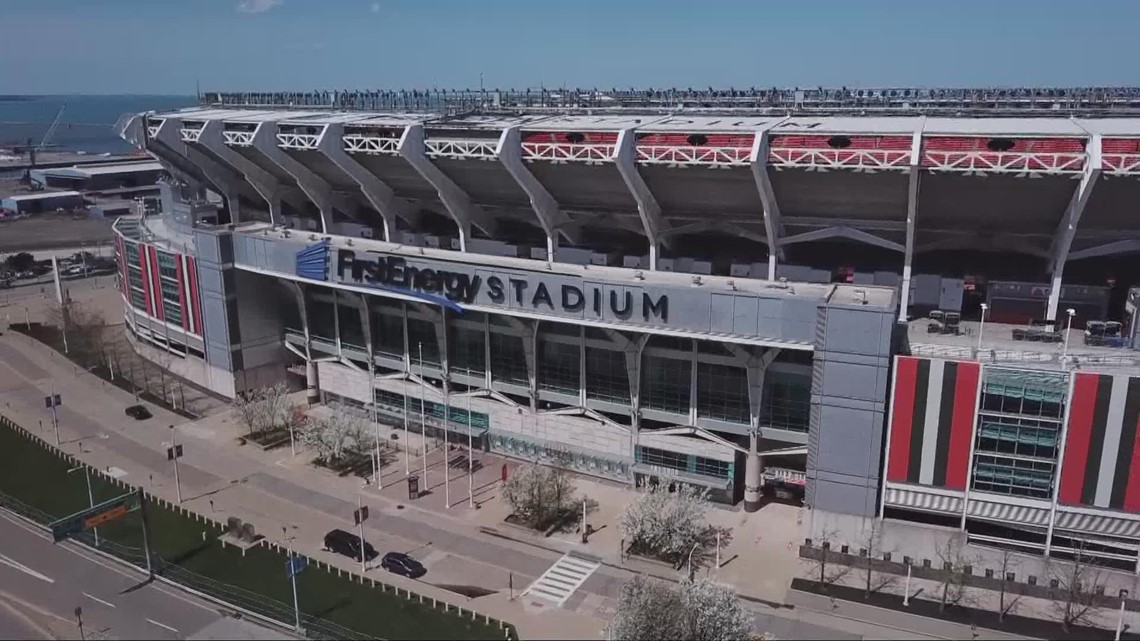 WATCH: FirstEnergy Stadium hockey rink installation