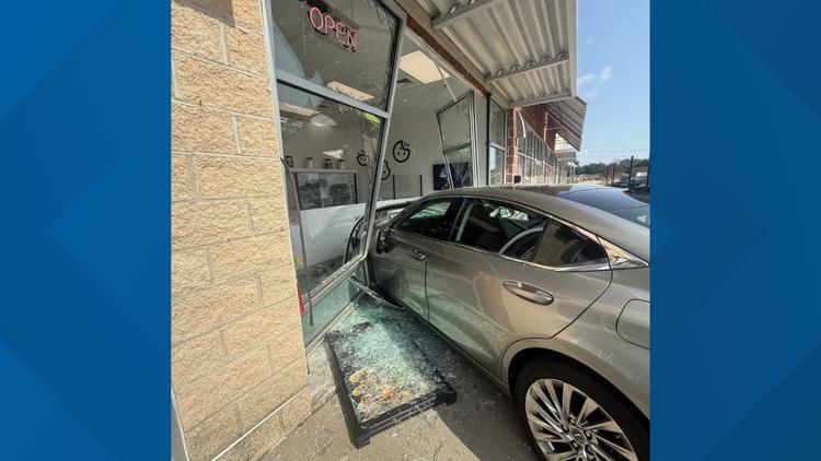 Crumbl Cookies in Stow temporarily closes after car crashes into building