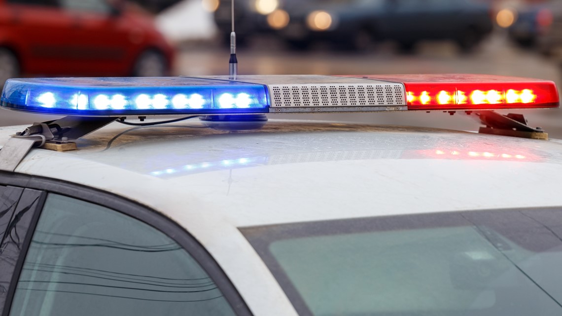 Des Moines police: Elderly woman found wandering in the cold identified, reuniting with family