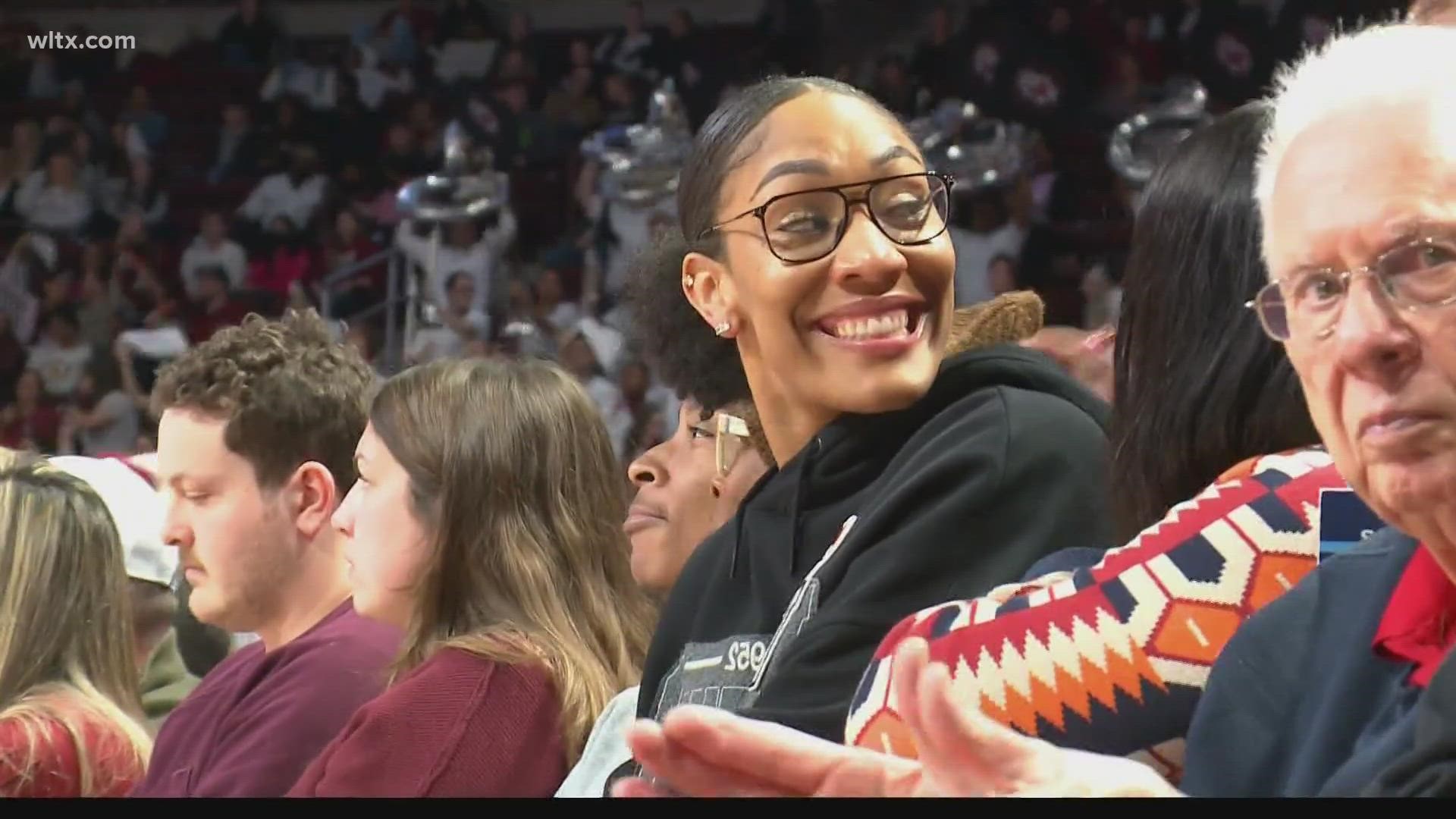 With Dawn Staley wearing her Eagles' jersey, A'ja courtside along with Shane Beamer, it was quite the atmosphere for Carolina's SEC showdown with Kentucky.