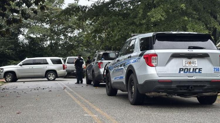 Man shot after barricading himself, firing shots at Warner Robins police
